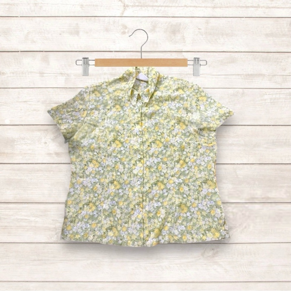 First issue groovy floral blooms short sleeve Button up vintage style blouse